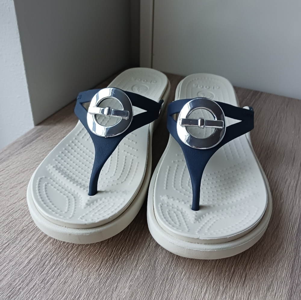 🌷 Crocs Sanrah Wedge Flip Flop Sandals - Picture 4 of 16
